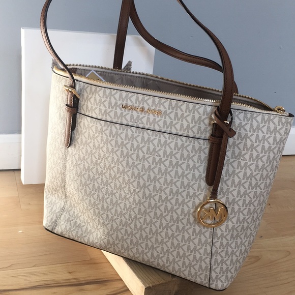 Authentic Michael Kors bag - Picture 8 of 8